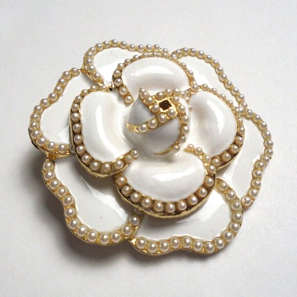Brooch White Flower pearl brooch accessories jewelry gifts - Picture 1 of 8